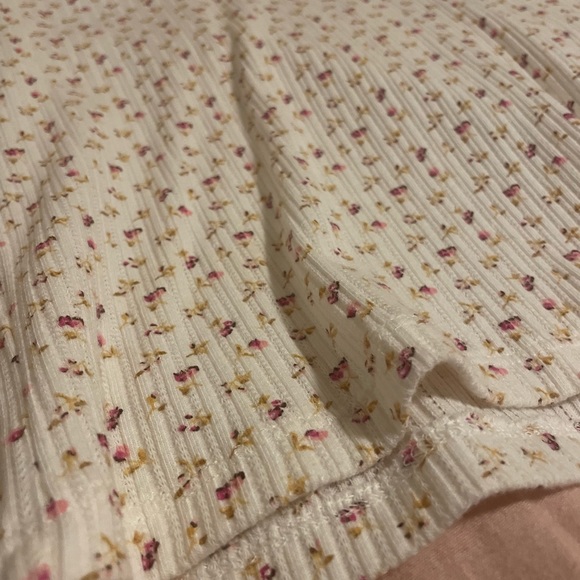 American Eagle Women’s XL Floral Baby Tee - Picture 2 of 3